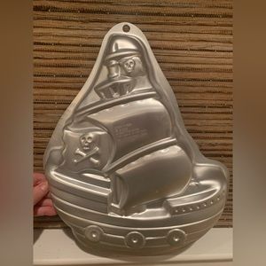 Wilton Industries Pirate Ship Cake Pan